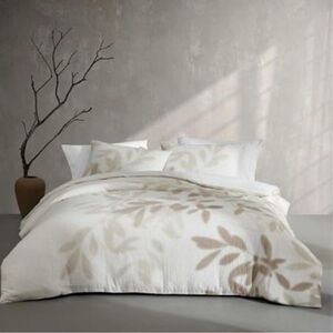 New Calvin Klein Shadow Branches Cotton Beige Comforter Set  Sz Queen Open Box
